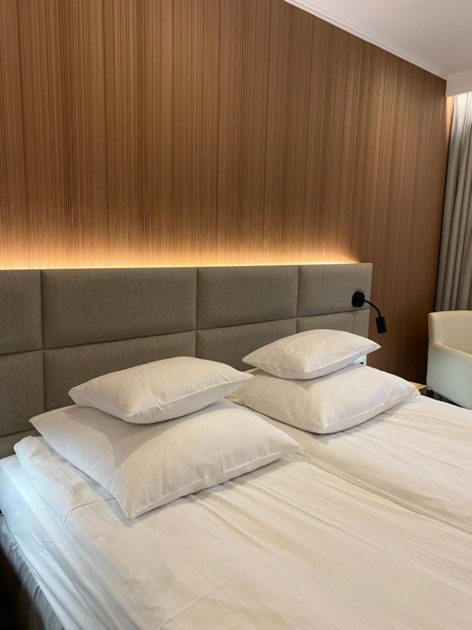 Hotel Antoni โทมาสโชว ลูเบลสกี ภายนอก รูปภาพ
