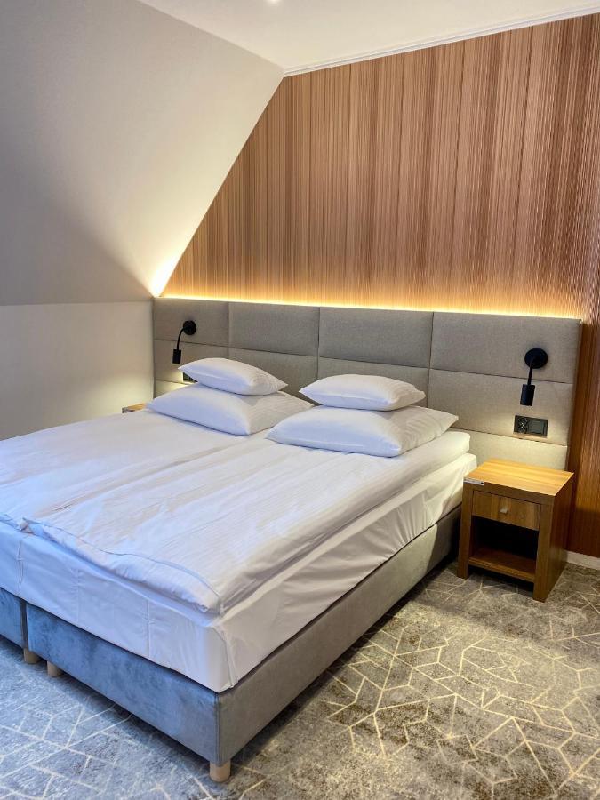 Hotel Antoni โทมาสโชว ลูเบลสกี ภายนอก รูปภาพ