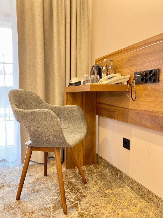 Hotel Antoni โทมาสโชว ลูเบลสกี ภายนอก รูปภาพ