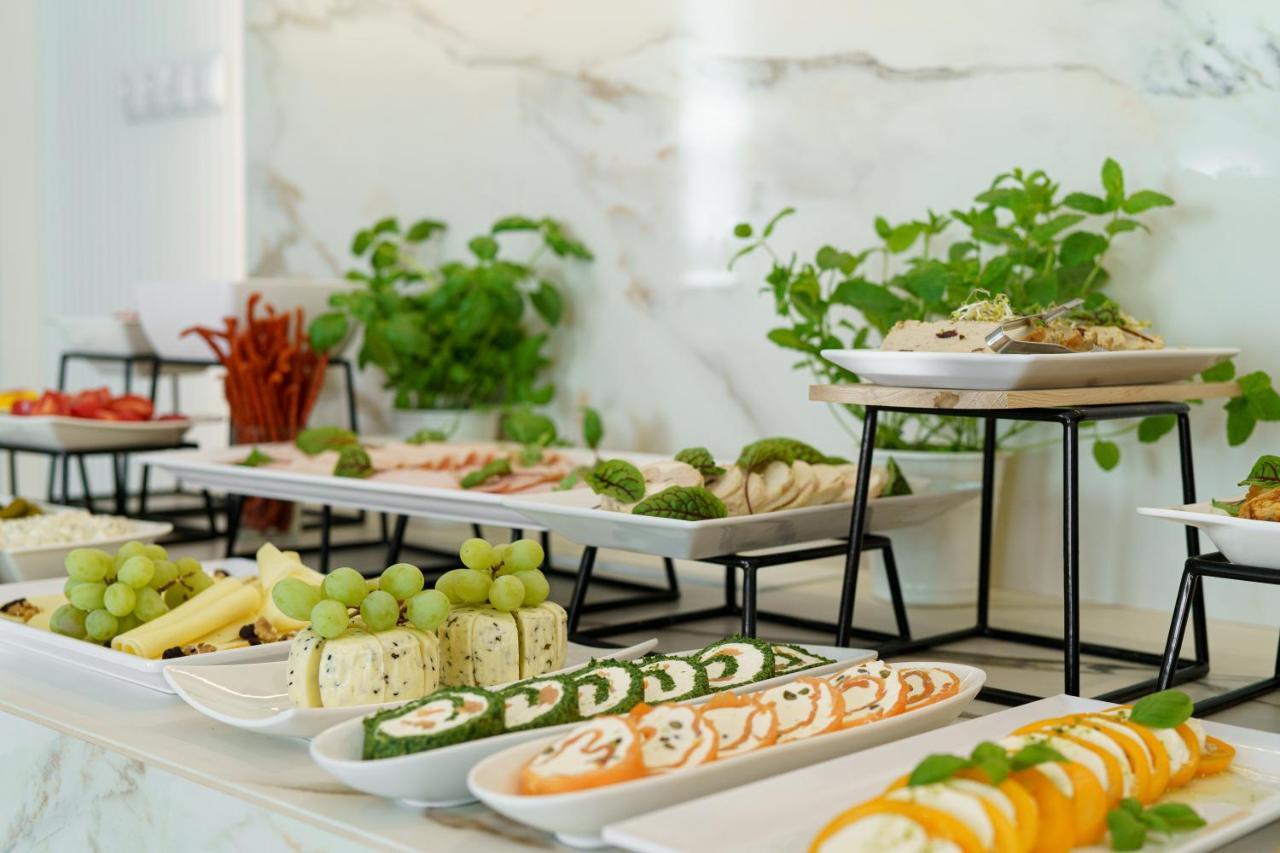 Hotel Antoni โทมาสโชว ลูเบลสกี ภายนอก รูปภาพ