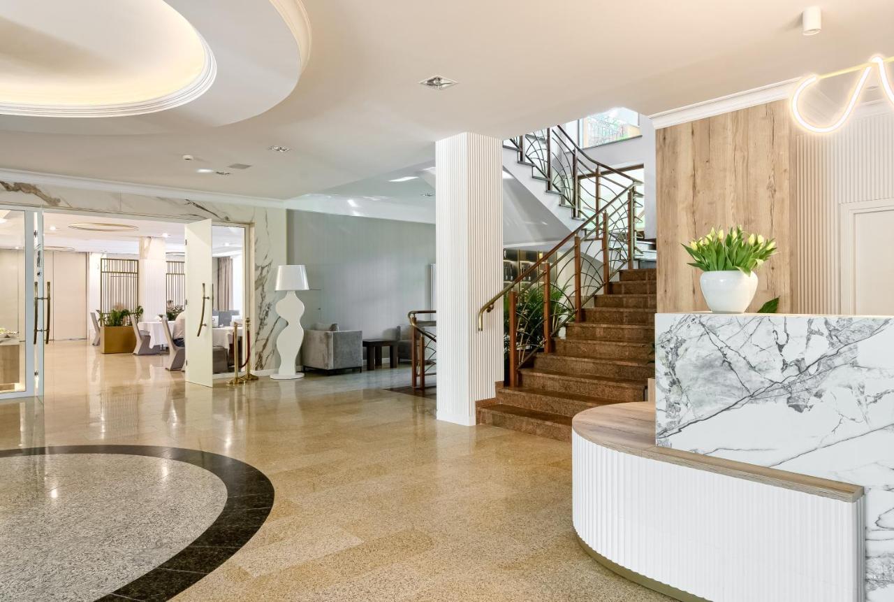 Hotel Antoni โทมาสโชว ลูเบลสกี ภายนอก รูปภาพ