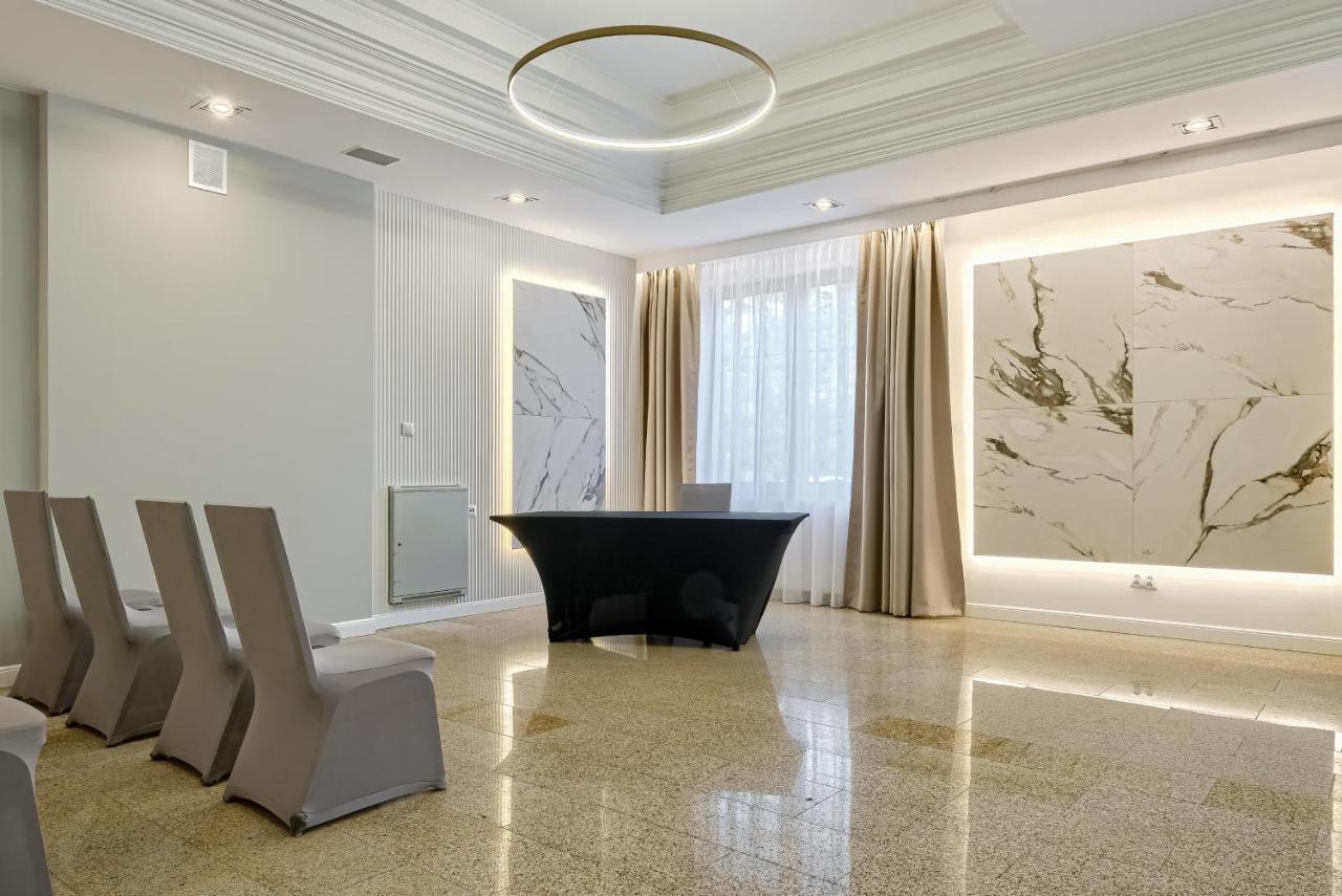 Hotel Antoni โทมาสโชว ลูเบลสกี ภายนอก รูปภาพ