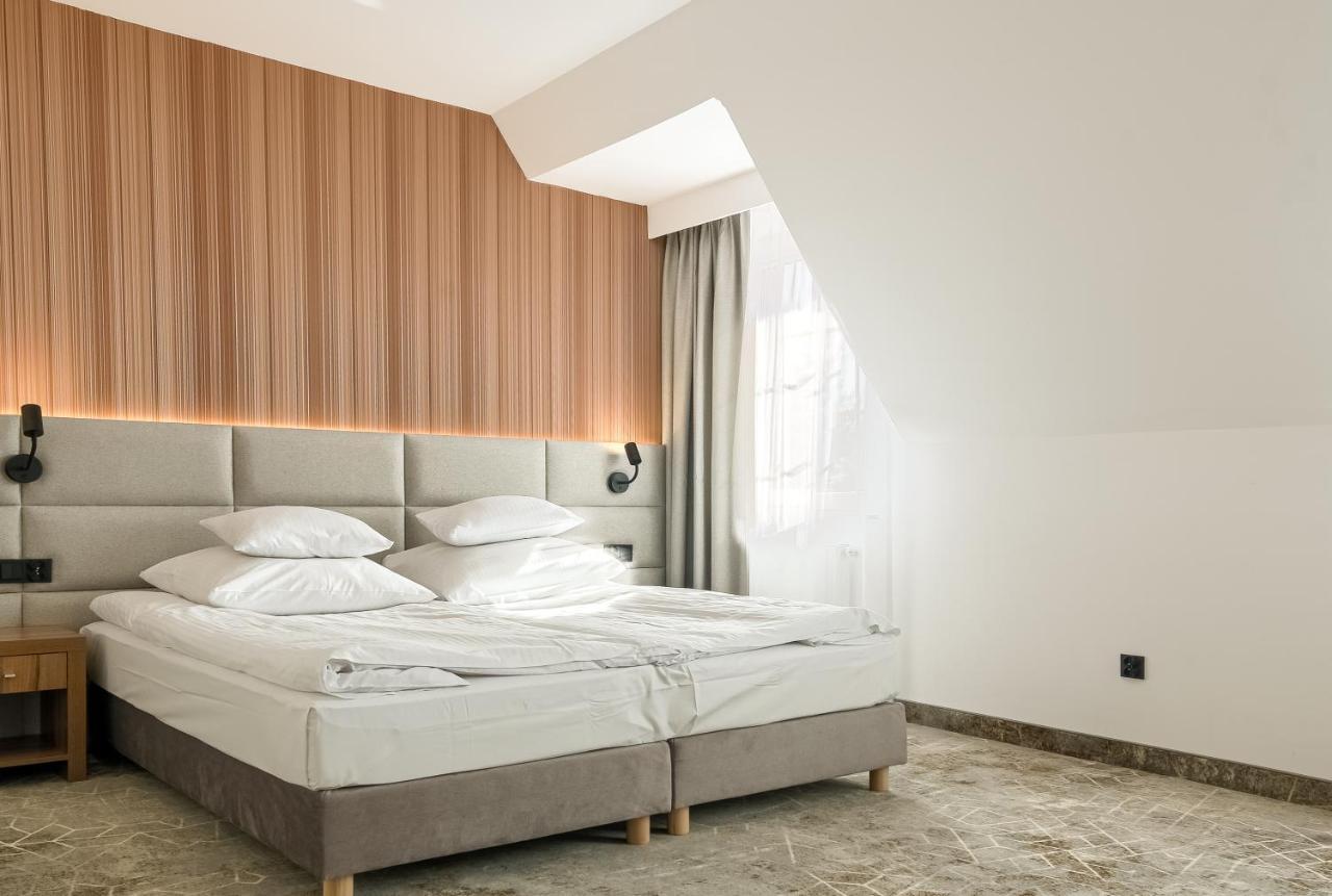 Hotel Antoni โทมาสโชว ลูเบลสกี ภายนอก รูปภาพ