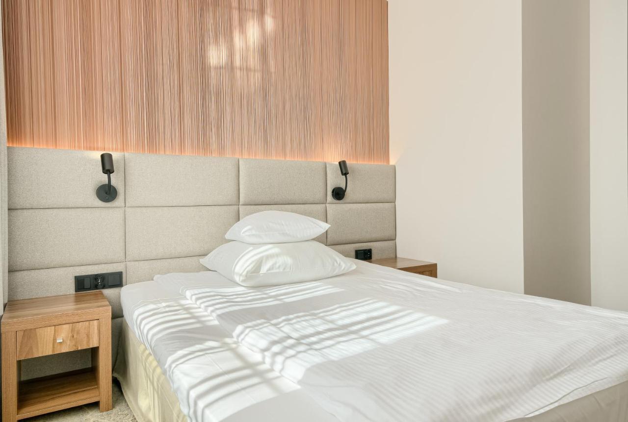 Hotel Antoni โทมาสโชว ลูเบลสกี ภายนอก รูปภาพ