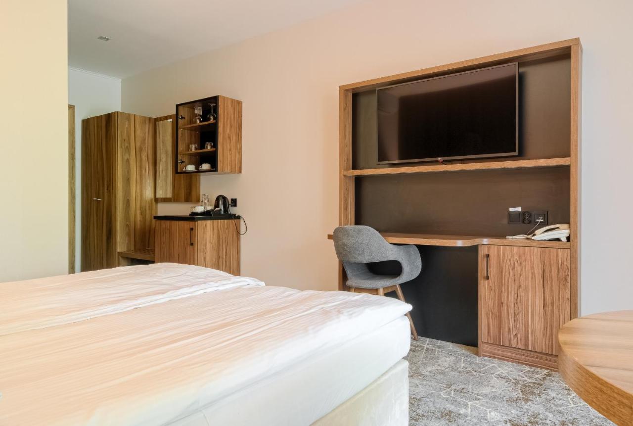 Hotel Antoni โทมาสโชว ลูเบลสกี ภายนอก รูปภาพ