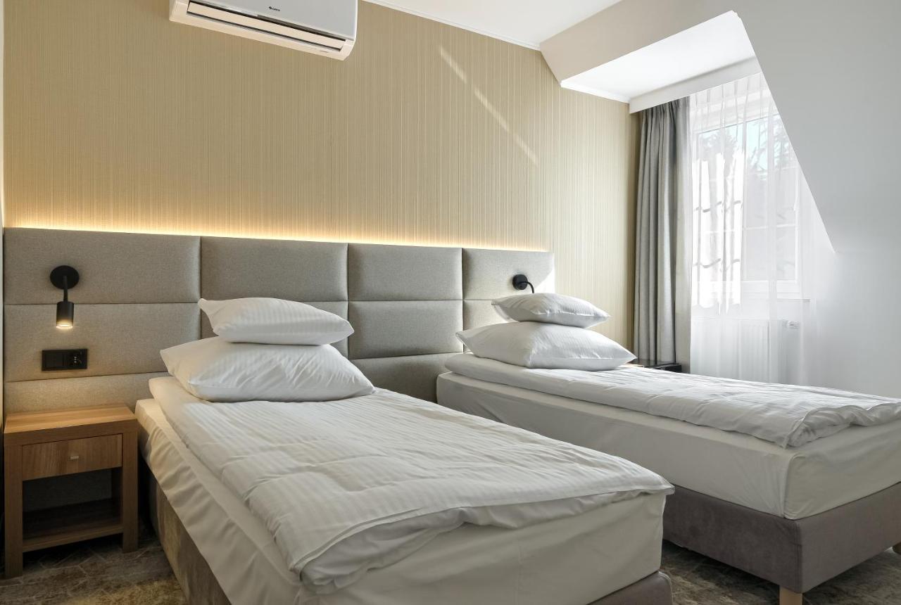 Hotel Antoni โทมาสโชว ลูเบลสกี ภายนอก รูปภาพ