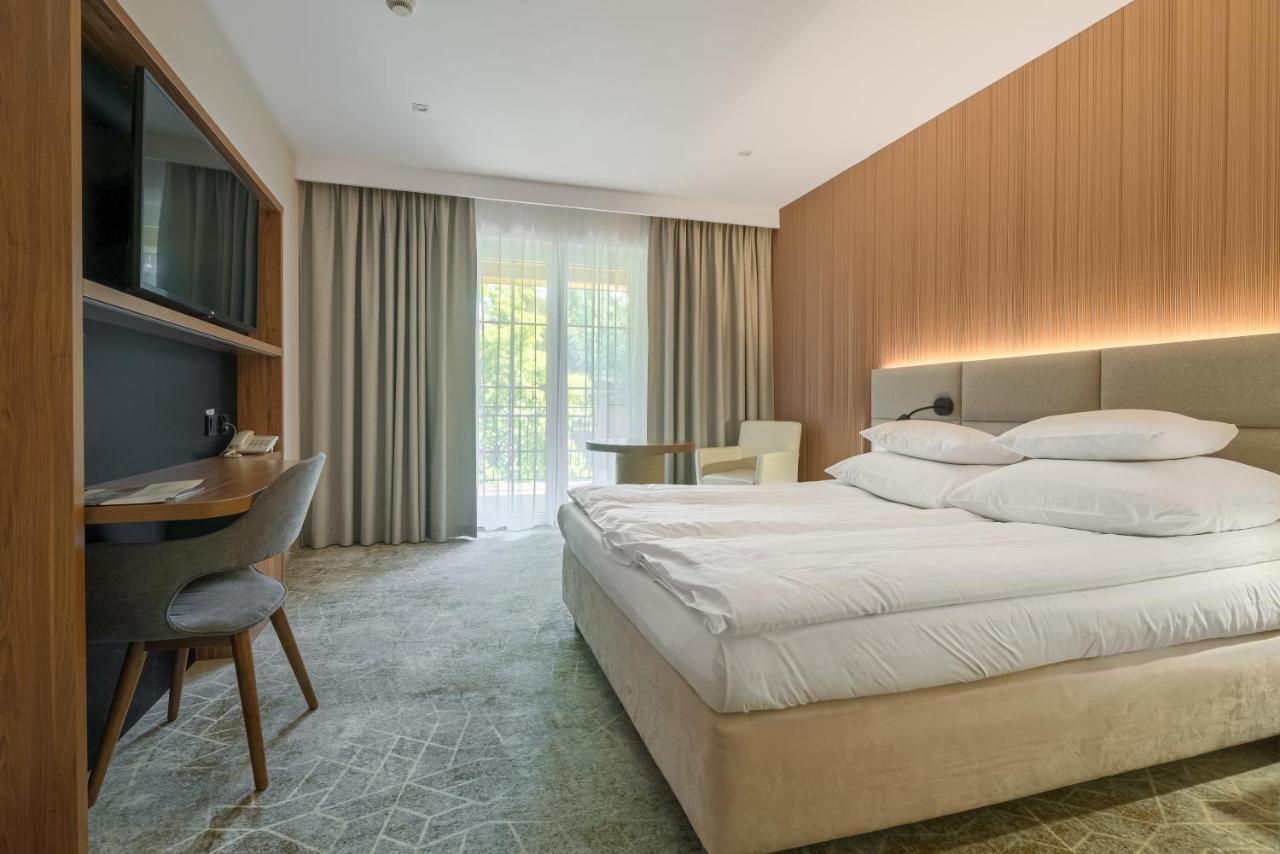 Hotel Antoni โทมาสโชว ลูเบลสกี ภายนอก รูปภาพ