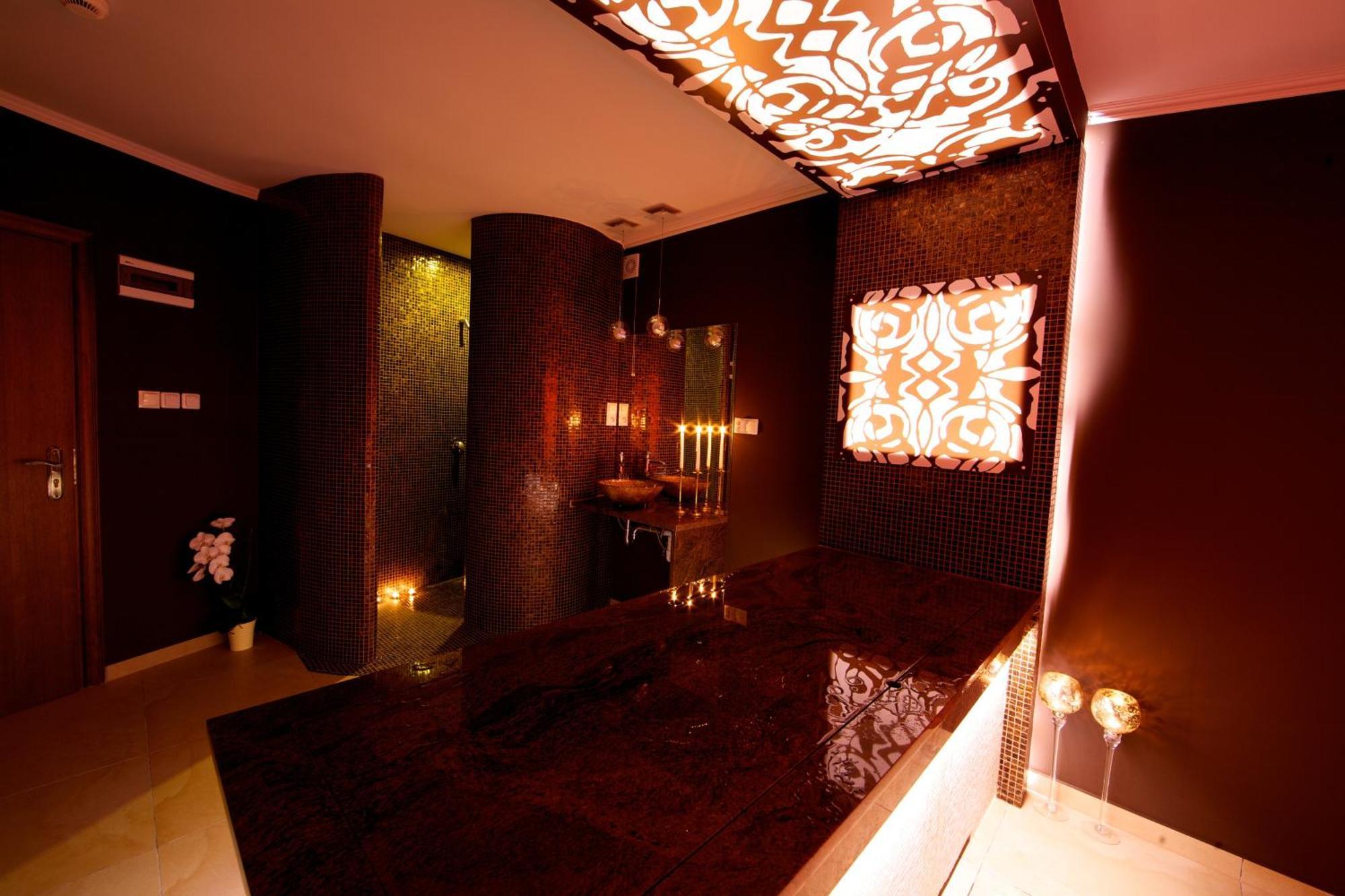 Hotel Antoni โทมาสโชว ลูเบลสกี ภายนอก รูปภาพ