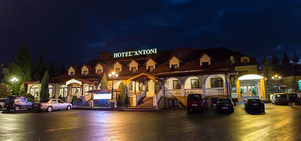 Hotel Antoni โทมาสโชว ลูเบลสกี ภายนอก รูปภาพ