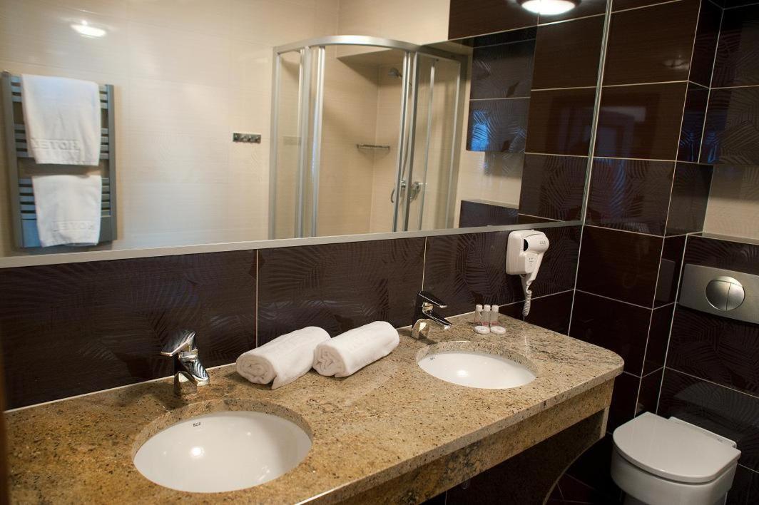 Hotel Antoni โทมาสโชว ลูเบลสกี ภายนอก รูปภาพ